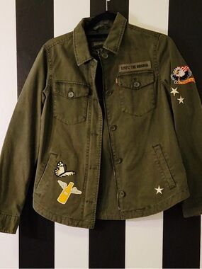 Levi's woman olive green jean army -style jacket. Button-front, size XS